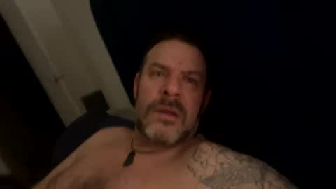 Snapshot of blueylouie8383 chatting on December 22, 4:50 am Blueyloey online show from December 22, 4:50 am