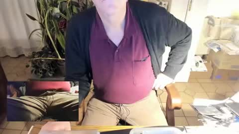 Snapshot of bob2658 chatting on February 15, 11:49 pm SlaveRobert online show from February 15, 11:49 pm
