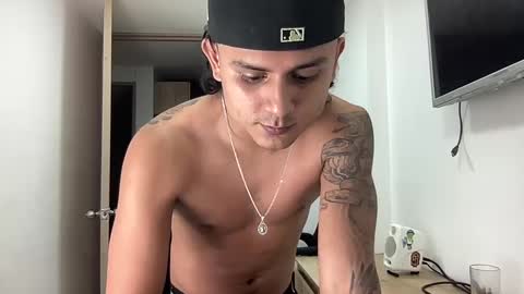 Snapshot of bob_pettersonn chatting on September 27, 7:17 am Bob INDEPENDENT MODEL online show from September 27, 7:17 am
