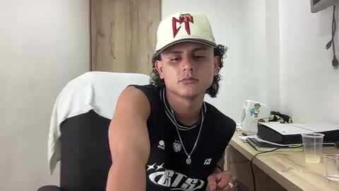 Snapshot of bob_pettersonn chatting on October 1, 5:00 am Bob INDEPENDENT MODEL online show from October 1, 5:00 am