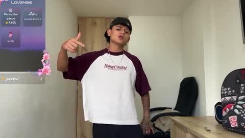 Bob  INDEPENDENT MODEL online show from April 14, 9:25 pm