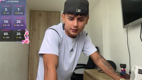 Bob  INDEPENDENT MODEL online show from April 8, 5:43 pm