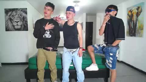 Snapshot of boschcz chatting on October 31, 6:22 pm THOMAS AND DAMIAND online show from October 31, 6:22 pm