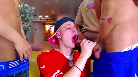 Snapshot of boschcz chatting on October 14, 4:41 am THOMAS AND DAMIAND online show from October 14, 4:41 am