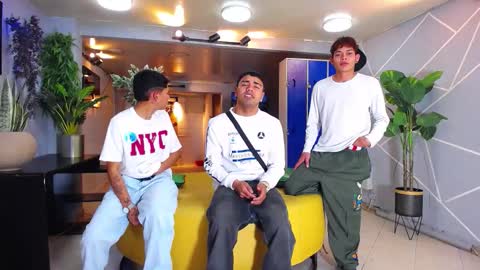 Snapshot of boschcz chatting on October 20, 4:05 am THOMAS AND DAMIAND online show from October 20, 4:05 am