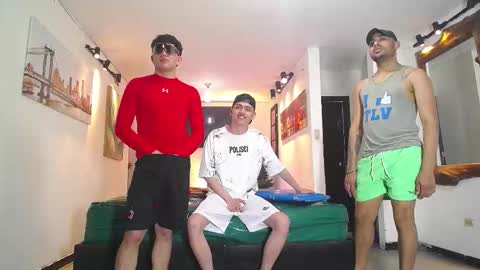 THOMAS AND DAMIAND online show from December 17, 7:42 pm