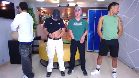 Snapshot of boschcz chatting on October 26, 5:09 am THOMAS AND DAMIAND online show from October 26, 5:09 am