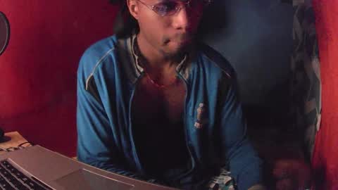Snapshot of boss_playa98 chatting on March 7, 6:46 am boss_playa98 online show from March 7, 6:46 am