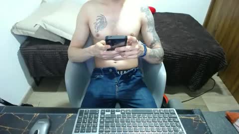 Snapshot of bossking019 chatting on February 17, 2:42 am bossking019 online show from February 17, 2:42 am