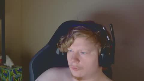 bottom_boy42069 online show from February 4, 4:35 pm