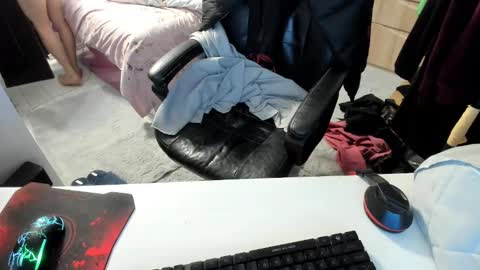 Snapshot of boy_boy22 chatting on January 5, 6:56 pm boy_boy22 online show from January 5, 6:56 pm