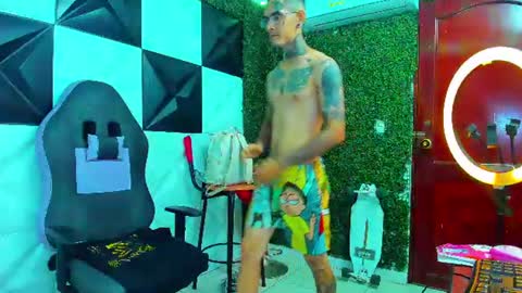 boy_tatto77 online show from June 21, 1:11 am