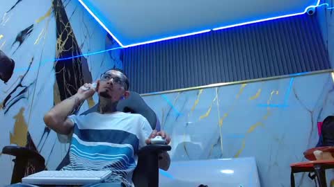 boy_tatto77 online show from April 27, 12:02 pm