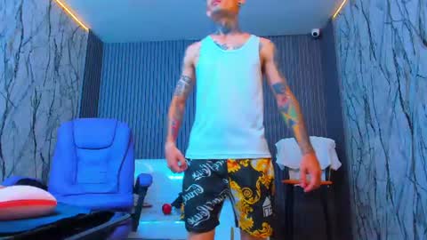 boy_tatto77 online show from June 22, 1:22 am