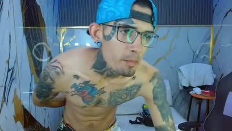boy_tatto77 online show from June 26, 2:04 am