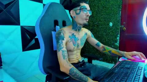 boy_tatto77 online show from May 27, 12:02 pm