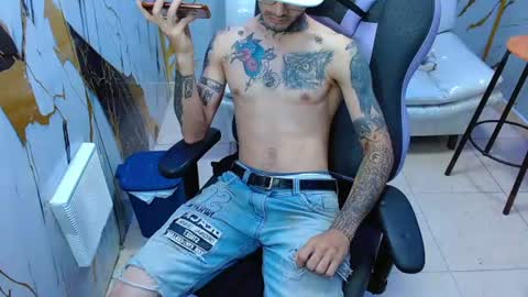 boy_tatto77 online show from June 13, 12:47 pm