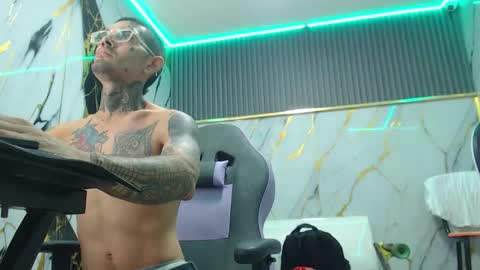 Snapshot of boy_tatto777 chatting on September 22, 3:55 pm boy_tatto777 online show from September 22, 3:55 pm