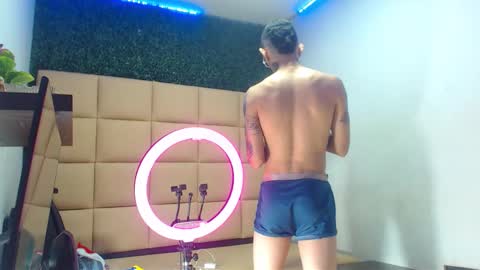 Snapshot of boy_tatto777 chatting on September 17, 6:53 pm boy_tatto777 online show from September 17, 6:53 pm