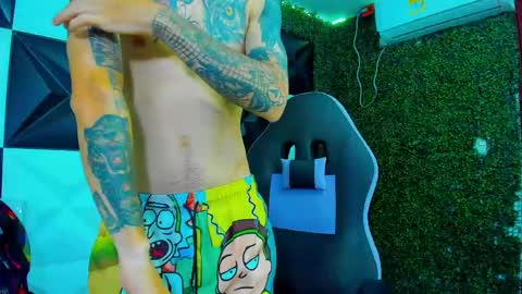 boy_tatto777 online show from May 27, 1:52 pm