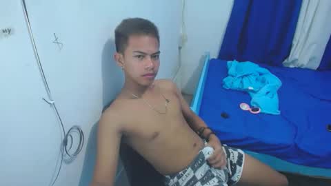 Snapshot of boyax16 chatting on January 2, 8:35 pm boyax16 online show from January 2, 8:35 pm