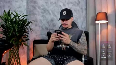 boyc02_ online show from April 21, 12:22 pm