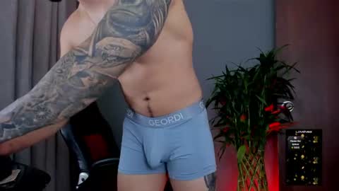 boyc02_ online show from June 27, 1:28 pm