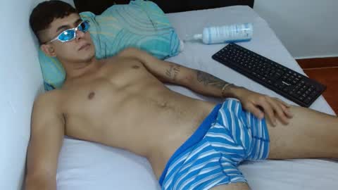 Snapshot of boyg_hots chatting on March 4, 8:38 pm boyg_hots online show from March 4, 8:38 pm