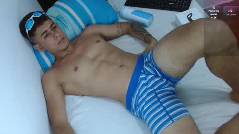 Snapshot of boyg_hots chatting on January 20, 7:04 pm boyg_hots online show from January 20, 7:04 pm
