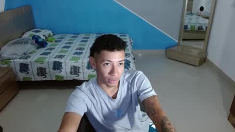 Snapshot of boyhot_sw chatting on February 13, 1:19 am boyhot_sw online show from February 13, 1:19 am