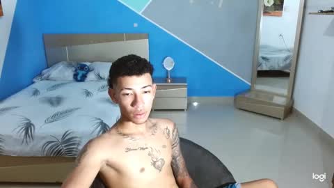 Snapshot of boyhot_sw chatting on January 29, 5:51 am boyhot_sw online show from January 29, 5:51 am