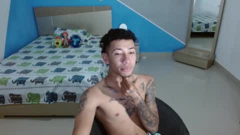 Snapshot of boyhot_sw chatting on February 19, 4:12 am boyhot_sw online show from February 19, 4:12 am