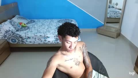 Snapshot of boyhot_sw chatting on February 8, 1:43 am boyhot_sw online show from February 8, 1:43 am