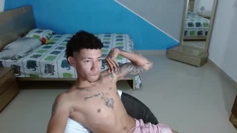 Snapshot of boyhot_sw chatting on February 12, 2:45 am boyhot_sw online show from February 12, 2:45 am
