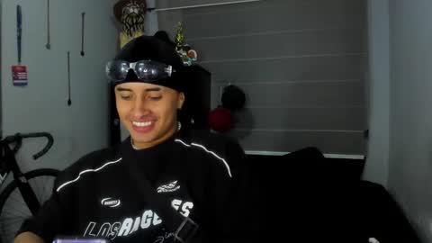 Snapshot of boylatin_777 chatting on February 2, 1:02 am miguel online show from February 2, 1:02 am