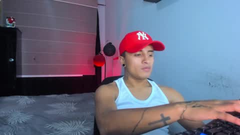 Snapshot of boylatin_777 chatting on December 20, 3:58 am miguel online show from December 20, 3:58 am
