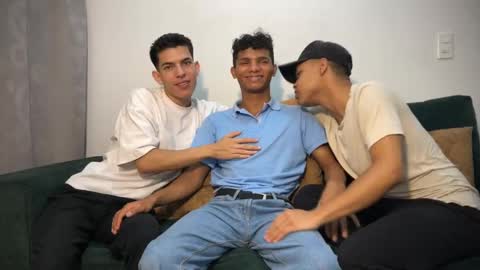 Snapshot of boys_milan chatting on February 23, 3:29 am Kevin hernan online show from February 23, 3:29 am