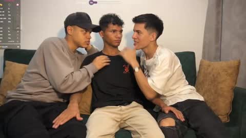 Snapshot of boys_milan chatting on February 25, 3:20 am Kevin hernan online show from February 25, 3:20 am
