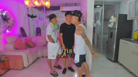 Snapshot of boysdeluxemilitary chatting on October 7, 7:12 am JHON ARES AND NEID online show from October 7, 7:12 am