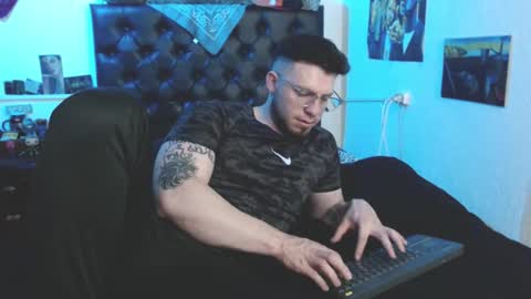 brad hot boy online show from November 25, 6:21 pm