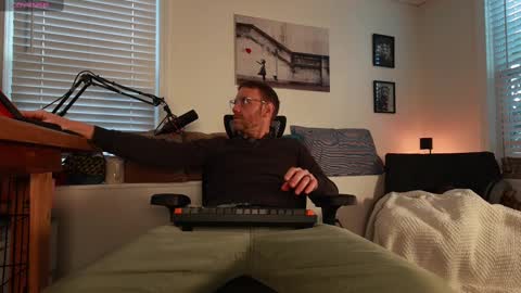 Snapshot of bradbronton chatting on February 10, 8:42 pm BradBronton online show from February 10, 8:42 pm