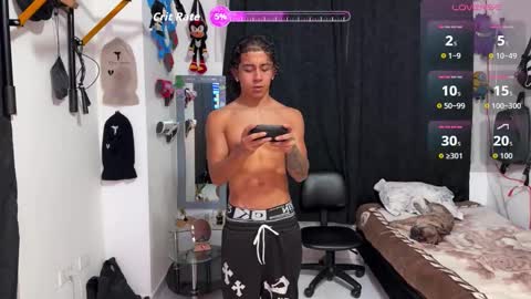 Snapshot of bradley_strong_ chatting on September 30, 7:24 am Bradley Strong online show from September 30, 7:24 am