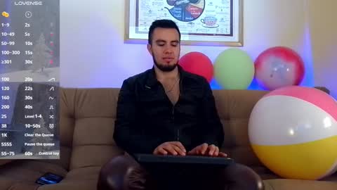 Snapshot of bradleycolton chatting on December 18, 3:22 pm Bradley Colton Independ Model online show from December 18, 3:22 pm