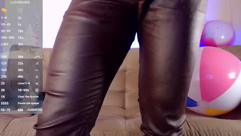 Snapshot of bradleycolton chatting on January 4, 12:27 pm Bradley Colton Independ Model online show from January 4, 12:27 pm
