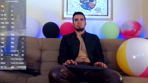 Snapshot of bradleycolton chatting on December 16, 3:00 pm Bradley Colton Independ Model online show from December 16, 3:00 pm