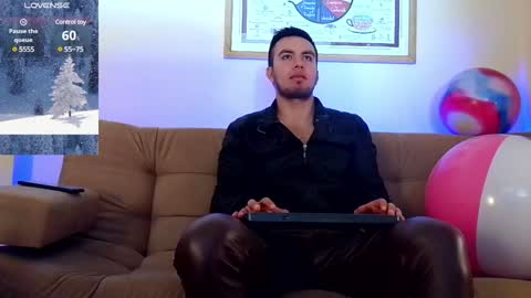 Snapshot of bradleycolton chatting on January 14, 1:17 pm Bradley Colton Independ Model online show from January 14, 1:17 pm