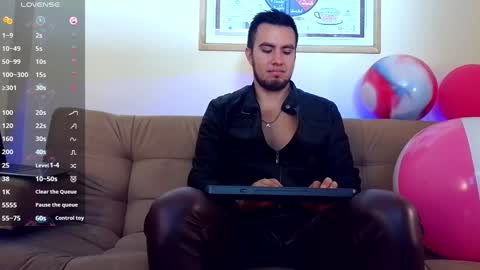 Snapshot of bradleycolton chatting on January 23, 1:35 pm Bradley Colton Independ Model online show from January 23, 1:35 pm
