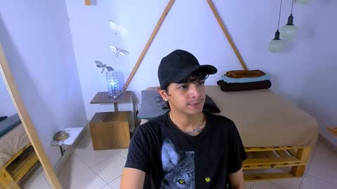 Snapshot of brand_hades chatting on October 13, 7:09 pm B R A N D online show from October 13, 7:09 pm