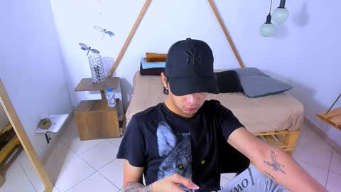 Snapshot of brand_hades chatting on October 7, 2:54 pm B R A N D online show from October 7, 2:54 pm