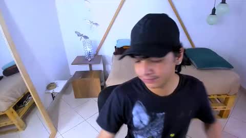 Snapshot of brand_hades chatting on October 9, 6:13 pm B R A N D online show from October 9, 6:13 pm